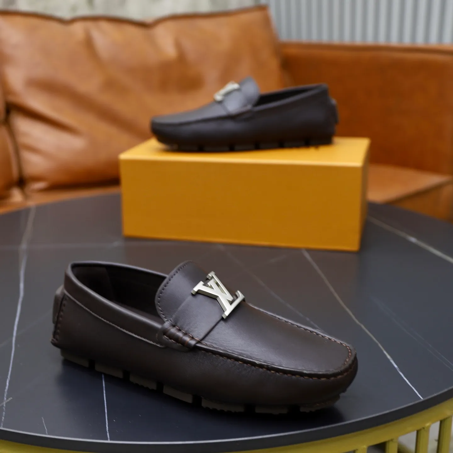 Ex-factory price: 480💰【LV】Louis Vuitton ⚠️High-end men’s driving and pedal series ⚠️38-44 (customized for 45) ⚠️All original cowhide leather! Thick and soft! Made entirely of calfskin lining! Rubber sheet anti-slip beanie sole! Three-dimensional package technology! Fashionable and classic! Handicrafts! Original high quality! Feel free to compare!